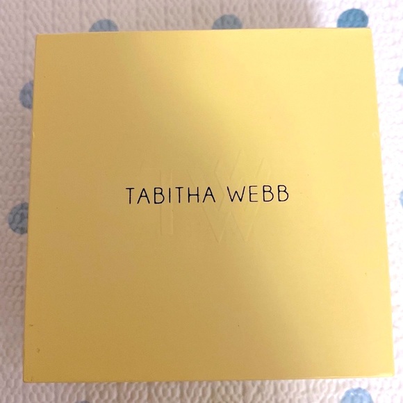 BRAND NEW Tabitha Webb silver gold toned necklace and stud earrings😍 - Picture 5 of 6